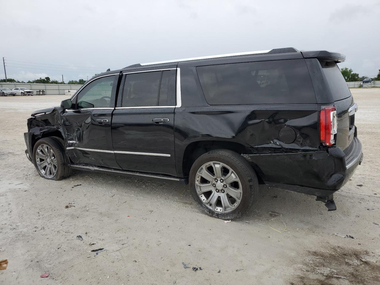 2016 GMC YUKON XL D - Фото 2