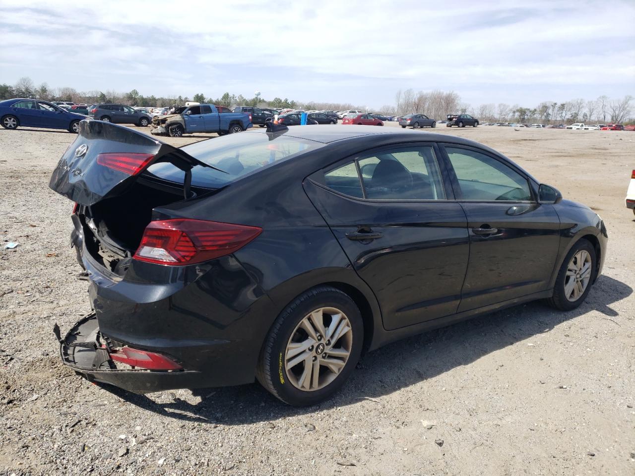 2019 HYUNDAI ELANTRA SE - Фото 3