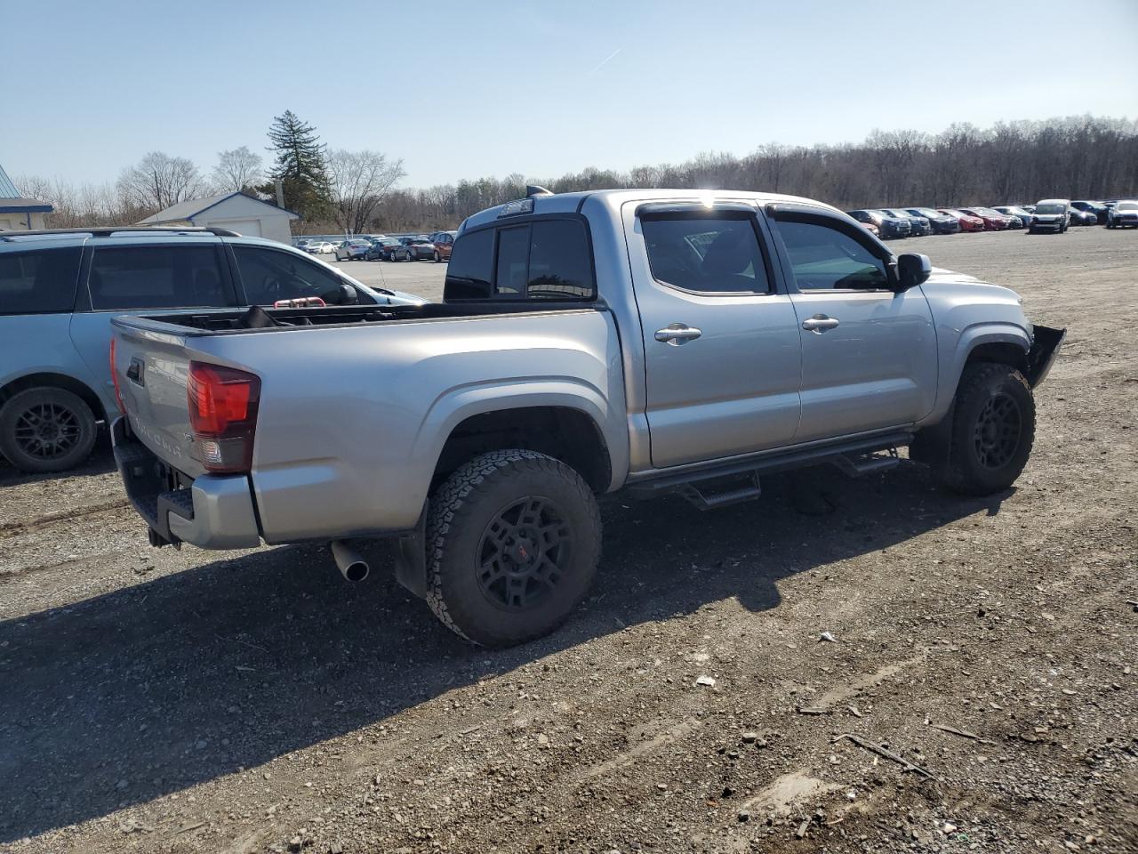 2019 TOYOTA TACOMA DOU - Фото 3
