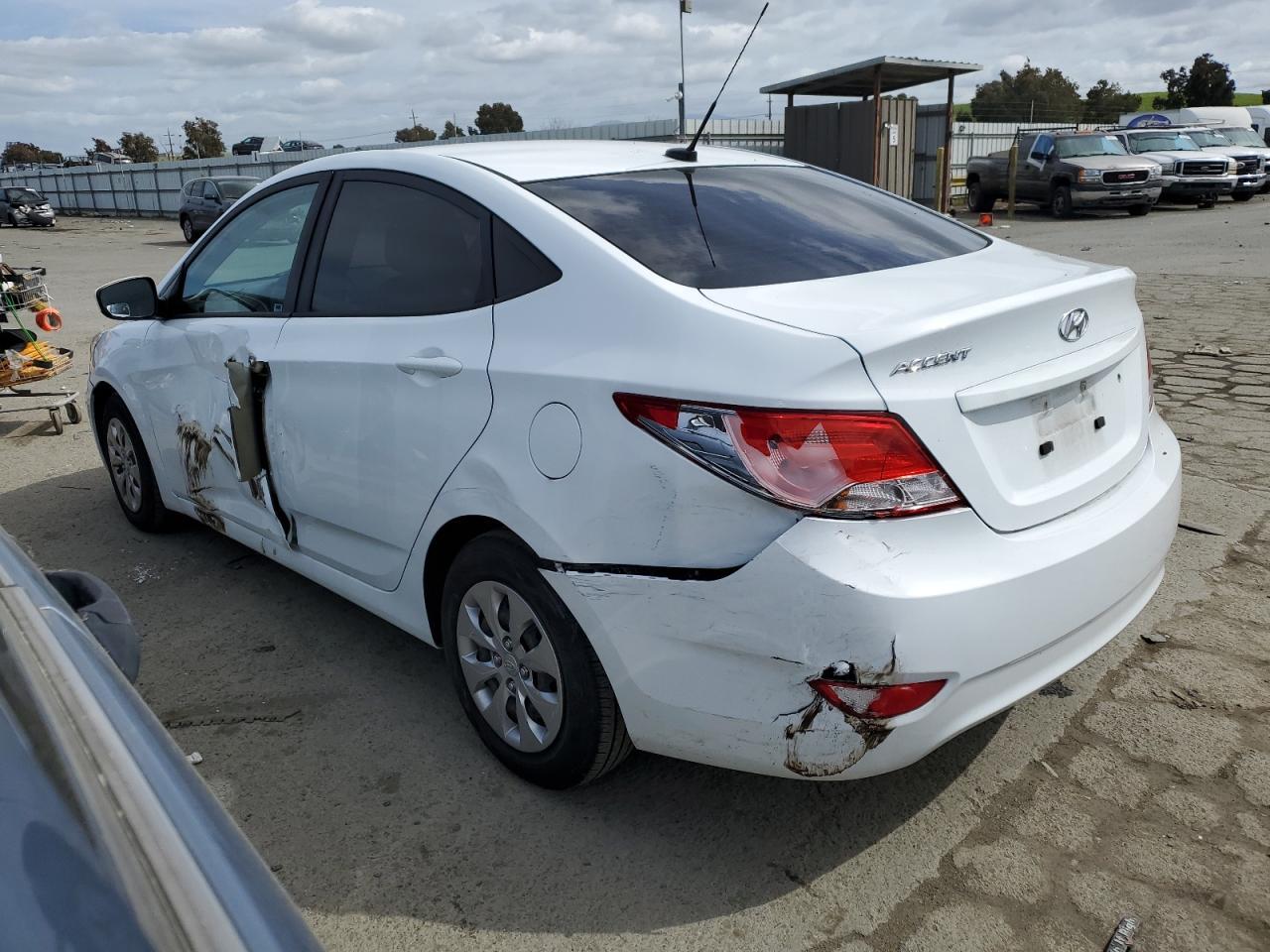 2017 HYUNDAI ACCENT SE - Фото 2