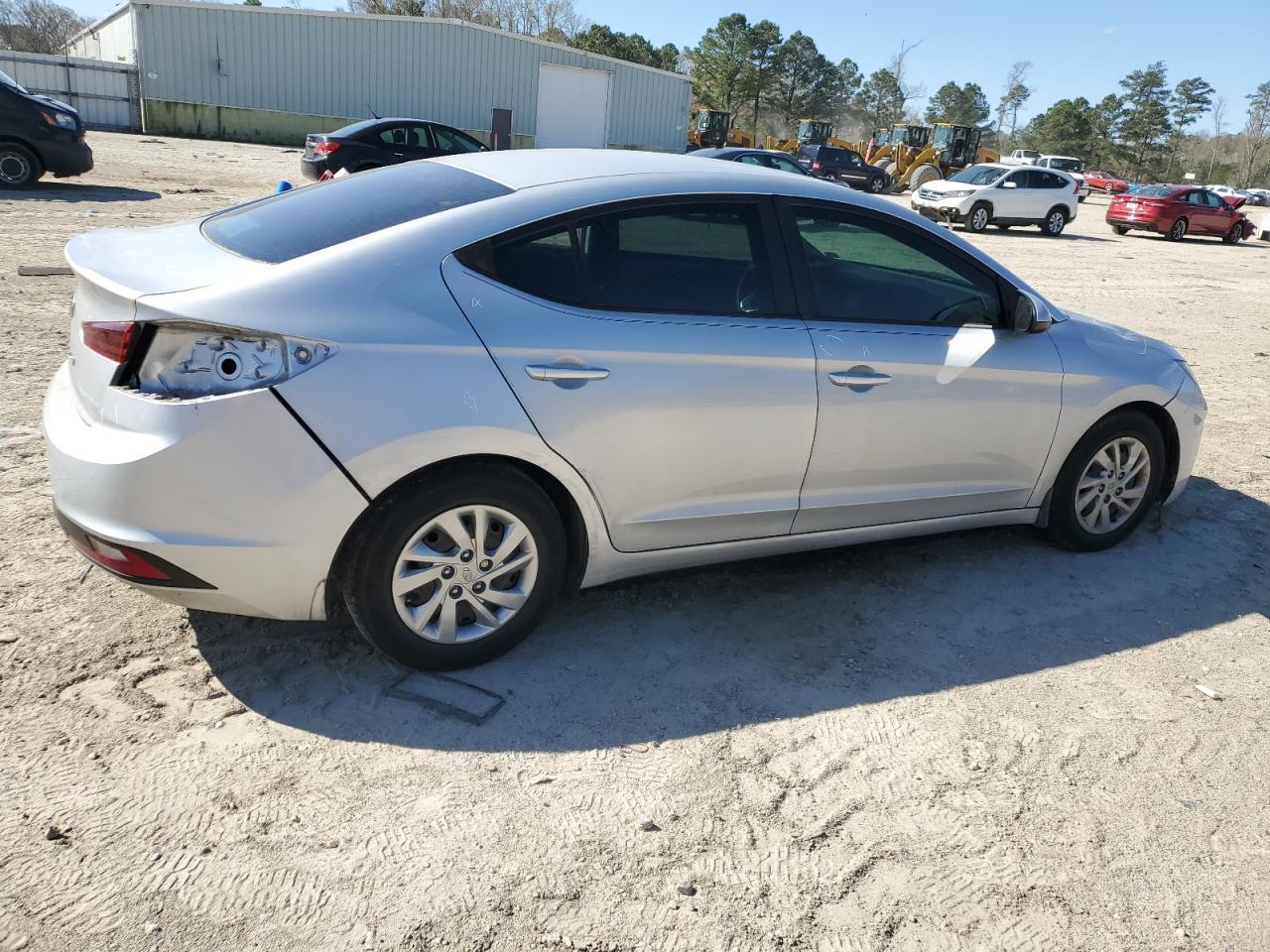 2019 HYUNDAI ELANTRA SE - Image 3