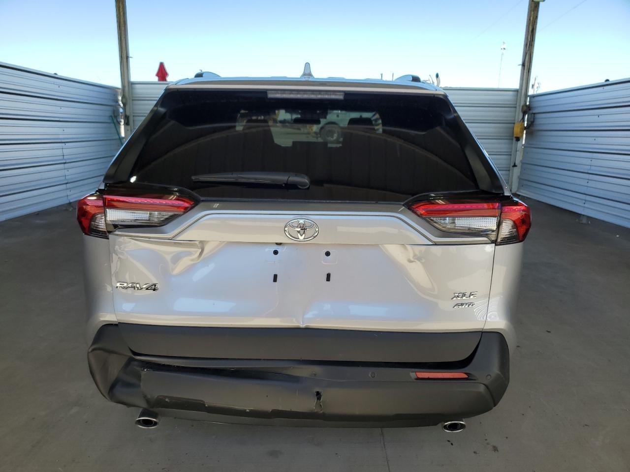 2024 TOYOTA RAV4 XLE P - Фото 6