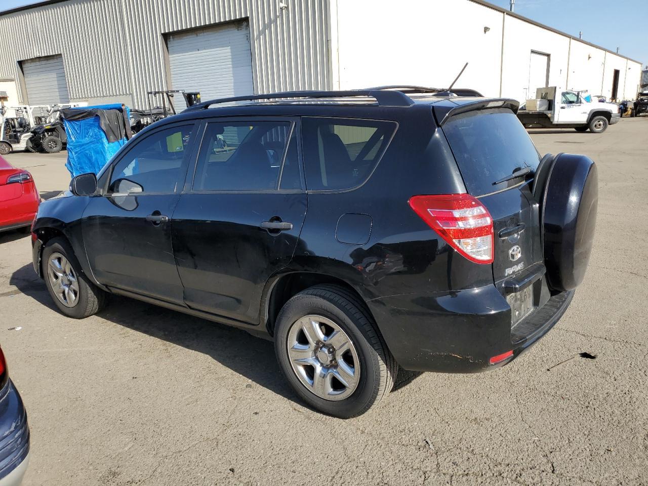 2011 TOYOTA RAV4 - Фото 2
