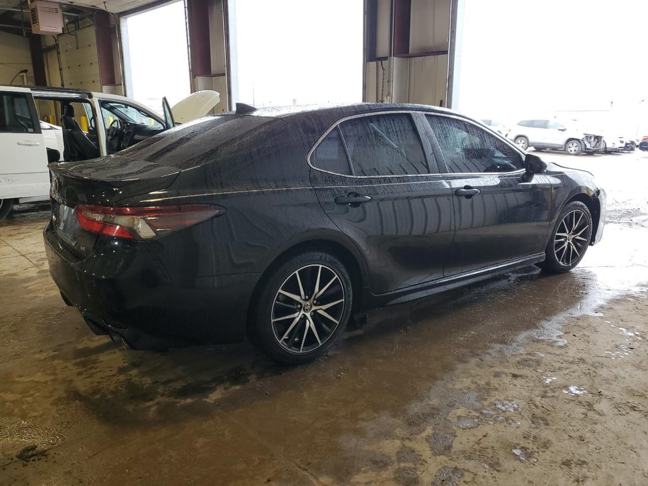 2021 TOYOTA CAMRY SE - Image 3