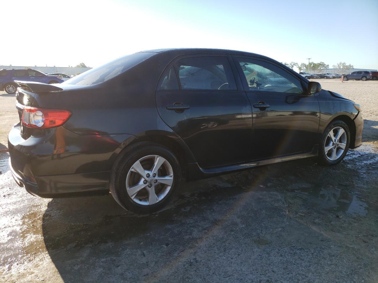 2013 TOYOTA COROLLA BA - Фото 3