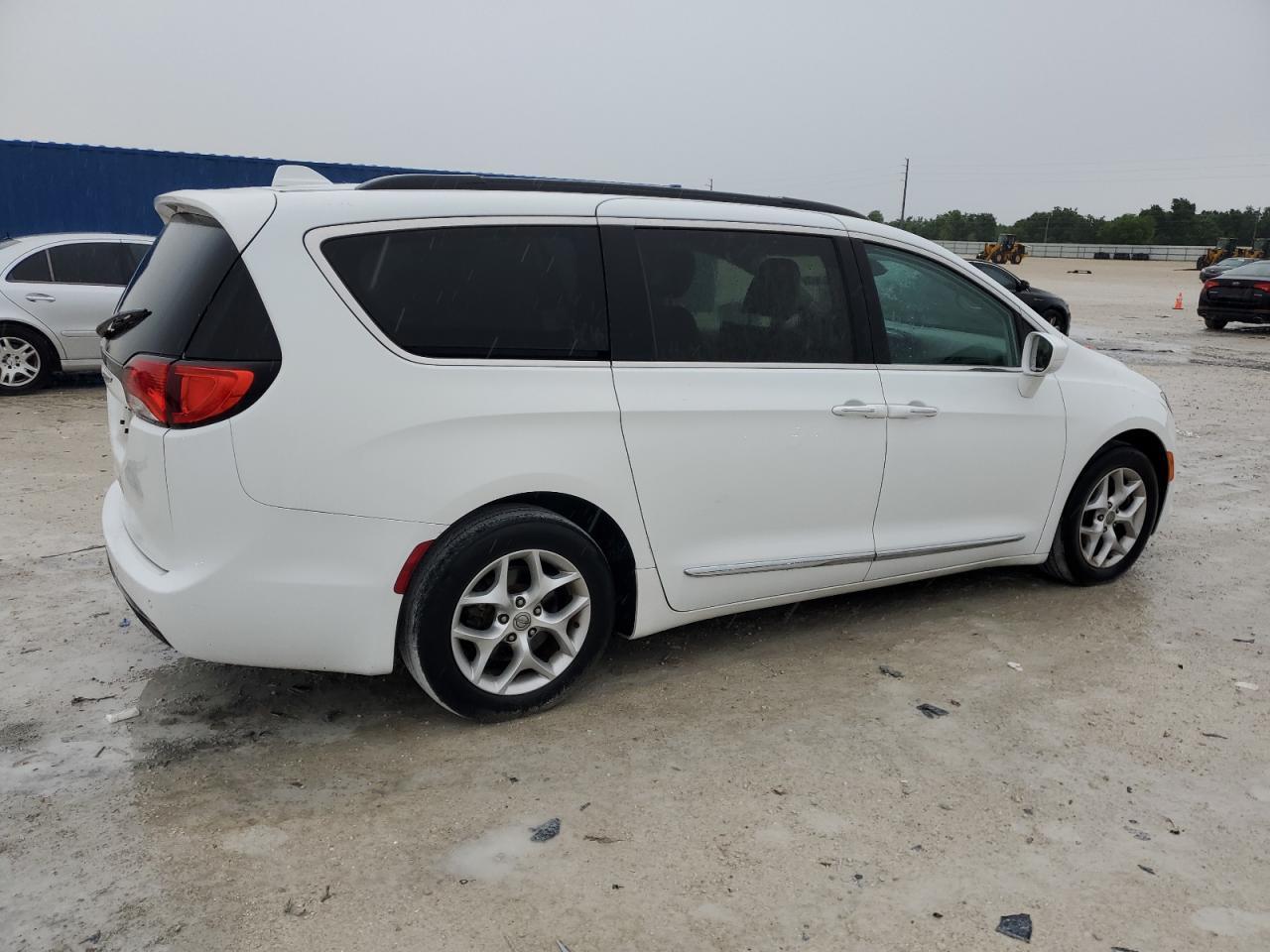 2017 CHRYSLER PACIFICA T - Image 3