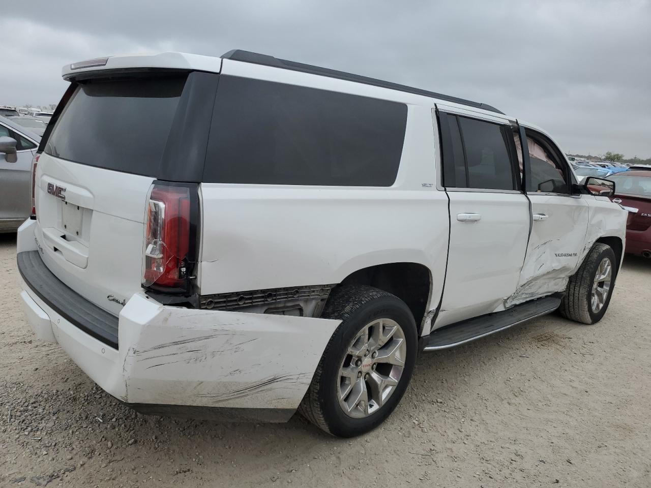 2016 GMC YUKON XL C - Фото 3