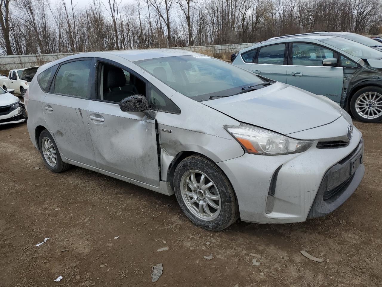 2015 TOYOTA PRIUS V - Фото 4