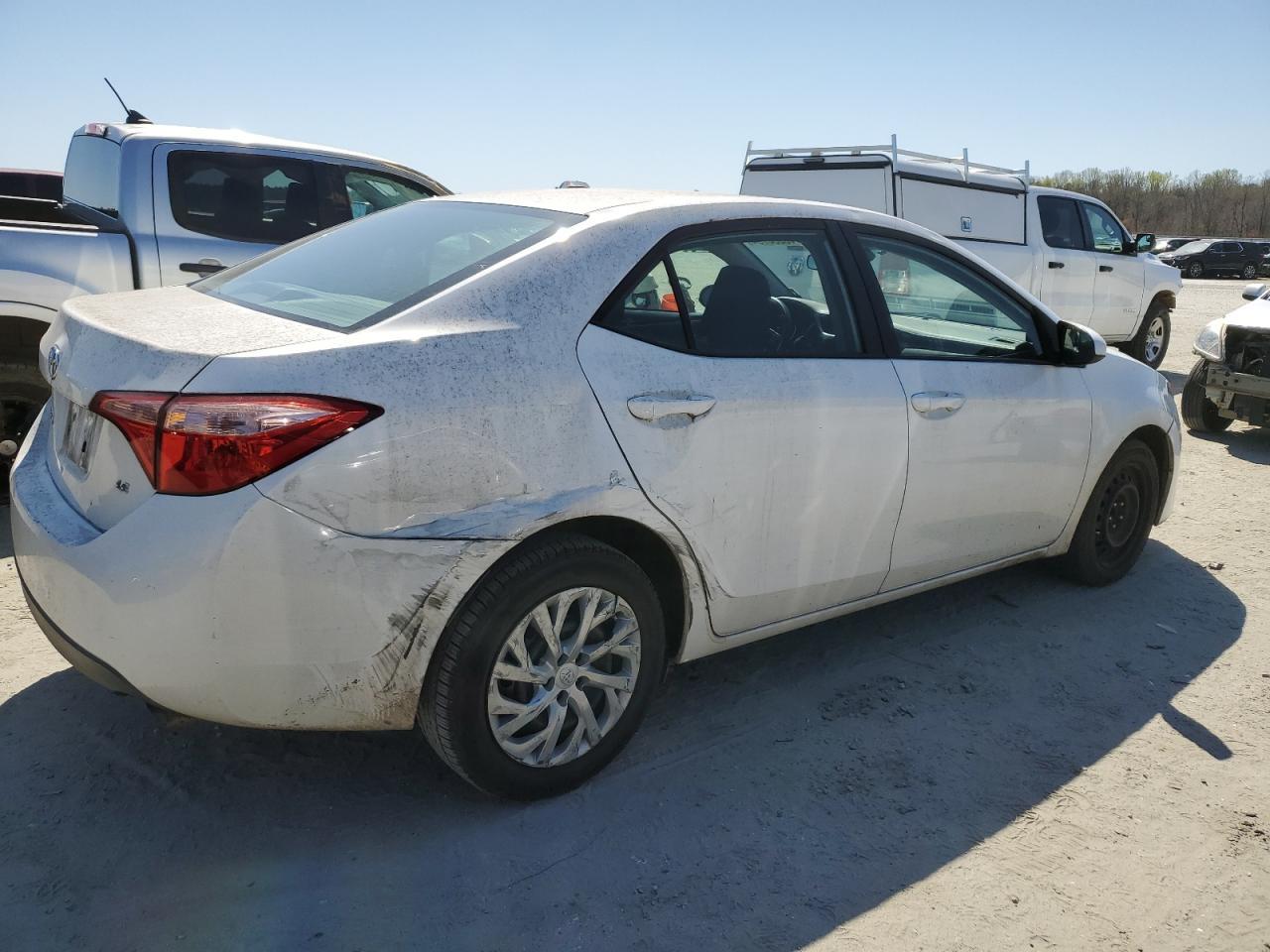 2019 TOYOTA COROLLA L - Фото 3