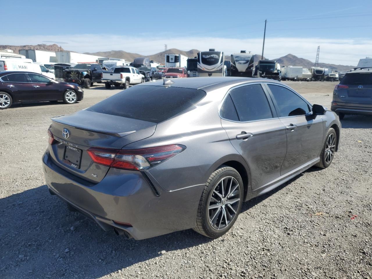 2021 TOYOTA CAMRY SE - Фото 3