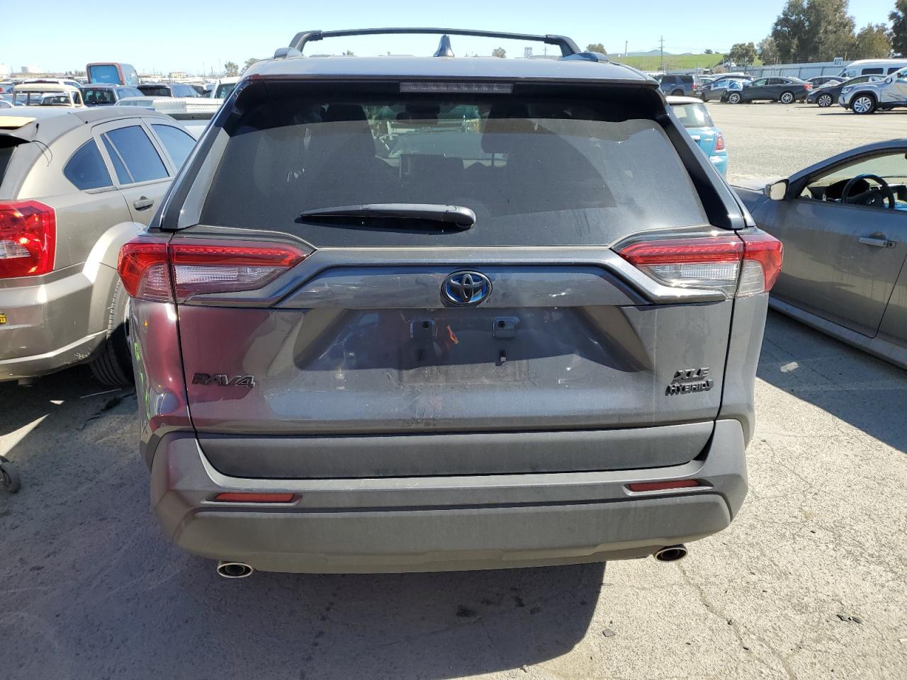 2024 TOYOTA RAV4 XLE P - Фото 6