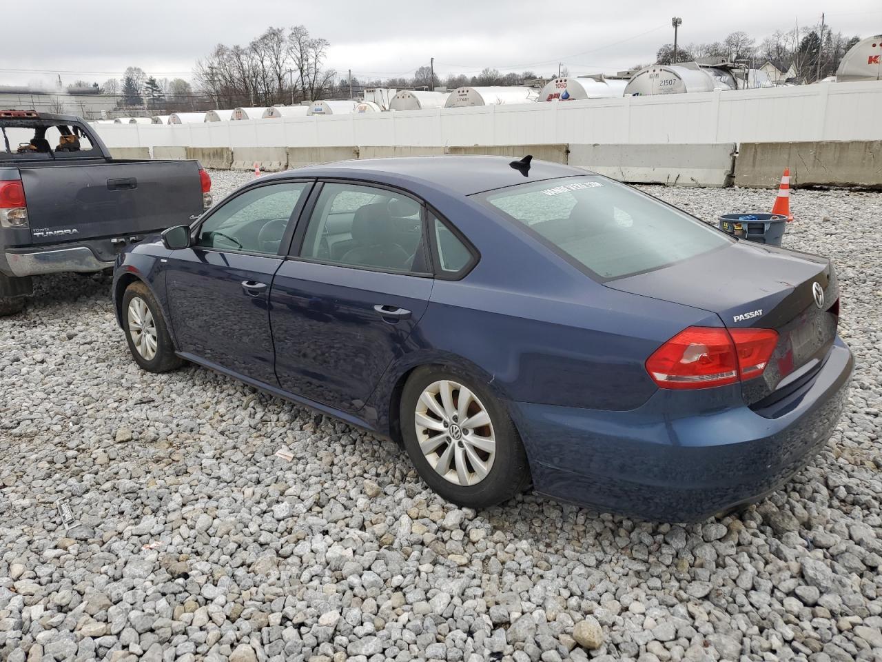 2014 VOLKSWAGEN PASSAT S - Фото 2
