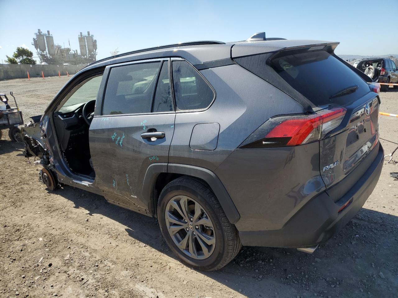 2022 TOYOTA RAV4 XLE P - Image 2