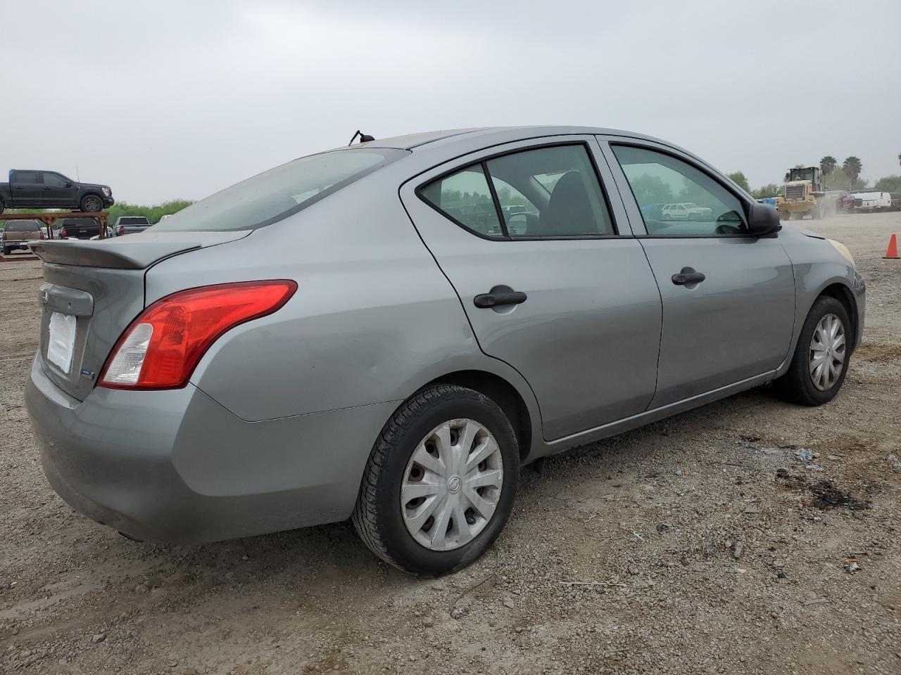 2014 NISSAN VERSA S - Фото 3