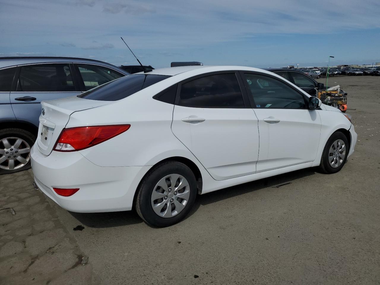 2017 HYUNDAI ACCENT SE - Фото 3