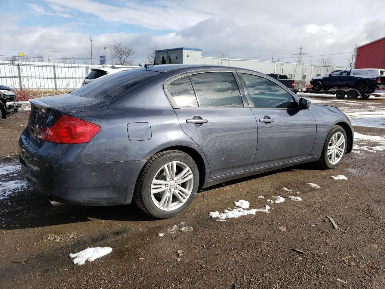 2011 INFINITI G37 - Image 3