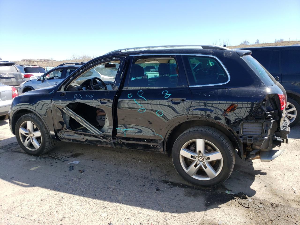 2013 VOLKSWAGEN TOUAREG V6 - Image 2