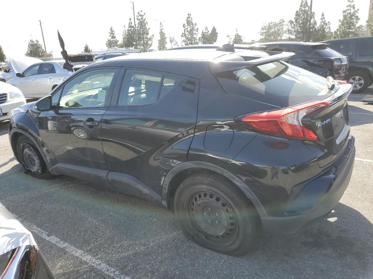 2019 TOYOTA C-HR XLE - Image 2