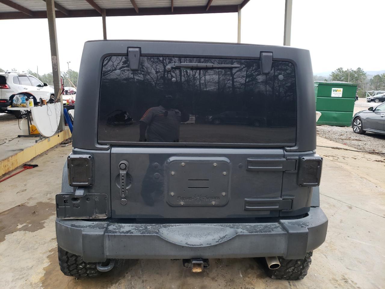 2017 JEEP WRANGLER U - Image 6