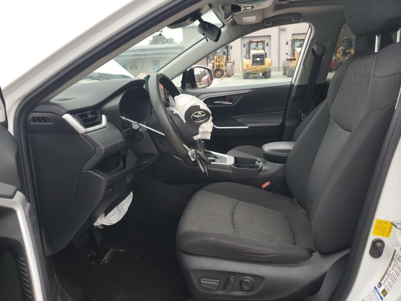 2020 TOYOTA RAV4 XLE - Image 7