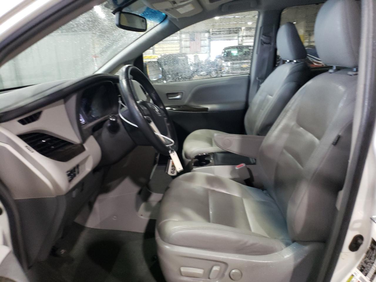 2015 TOYOTA SIENNA L F - Фото 7