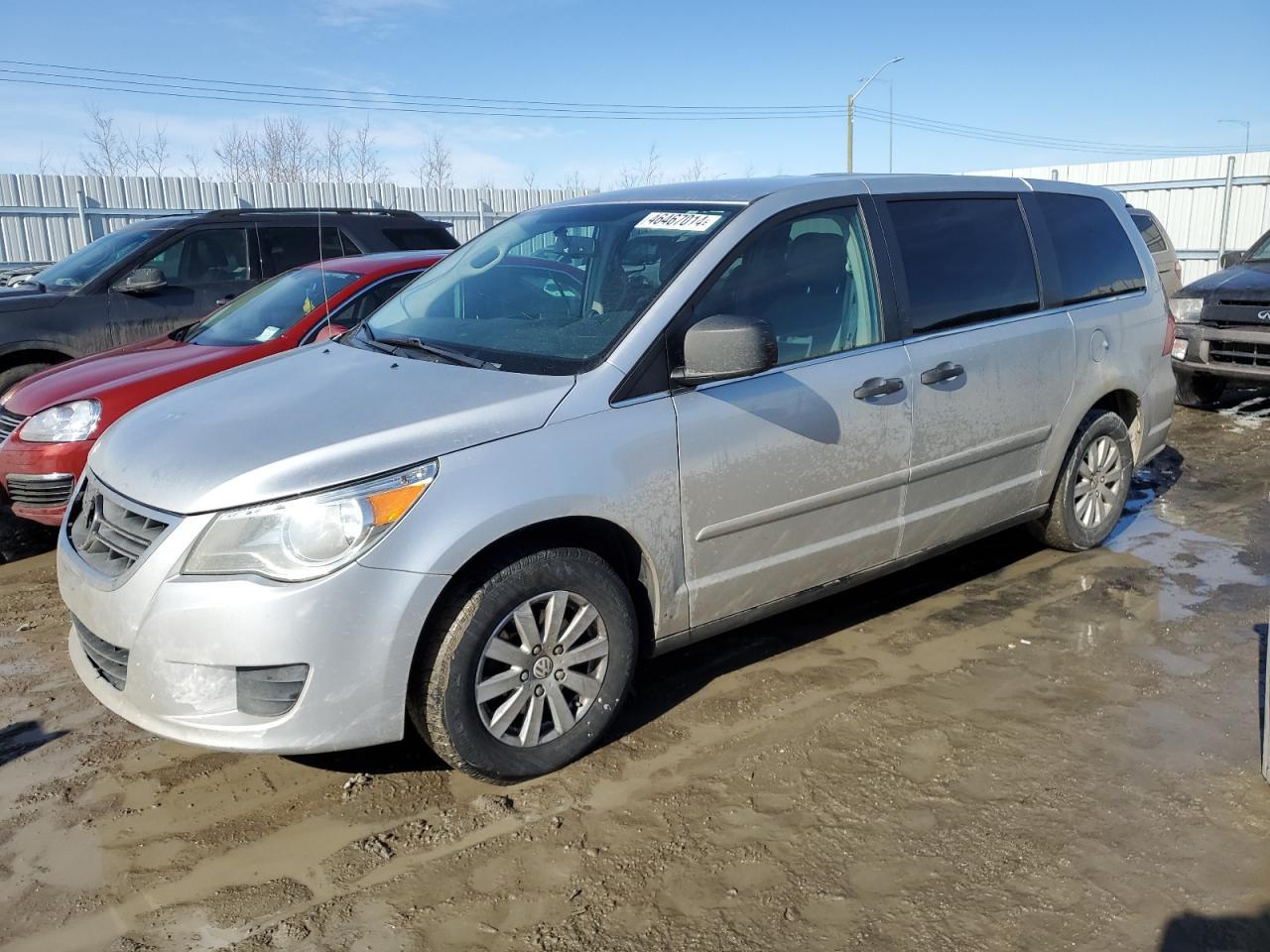 2011 VOLKSWAGEN ROUTAN S car image