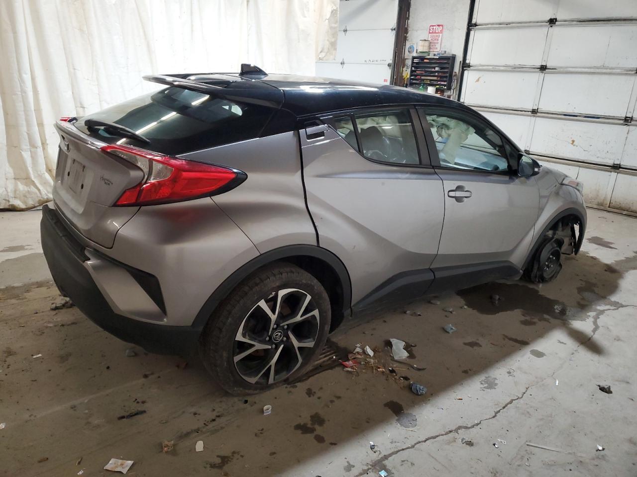 2019 TOYOTA C-HR XLE - Image 3