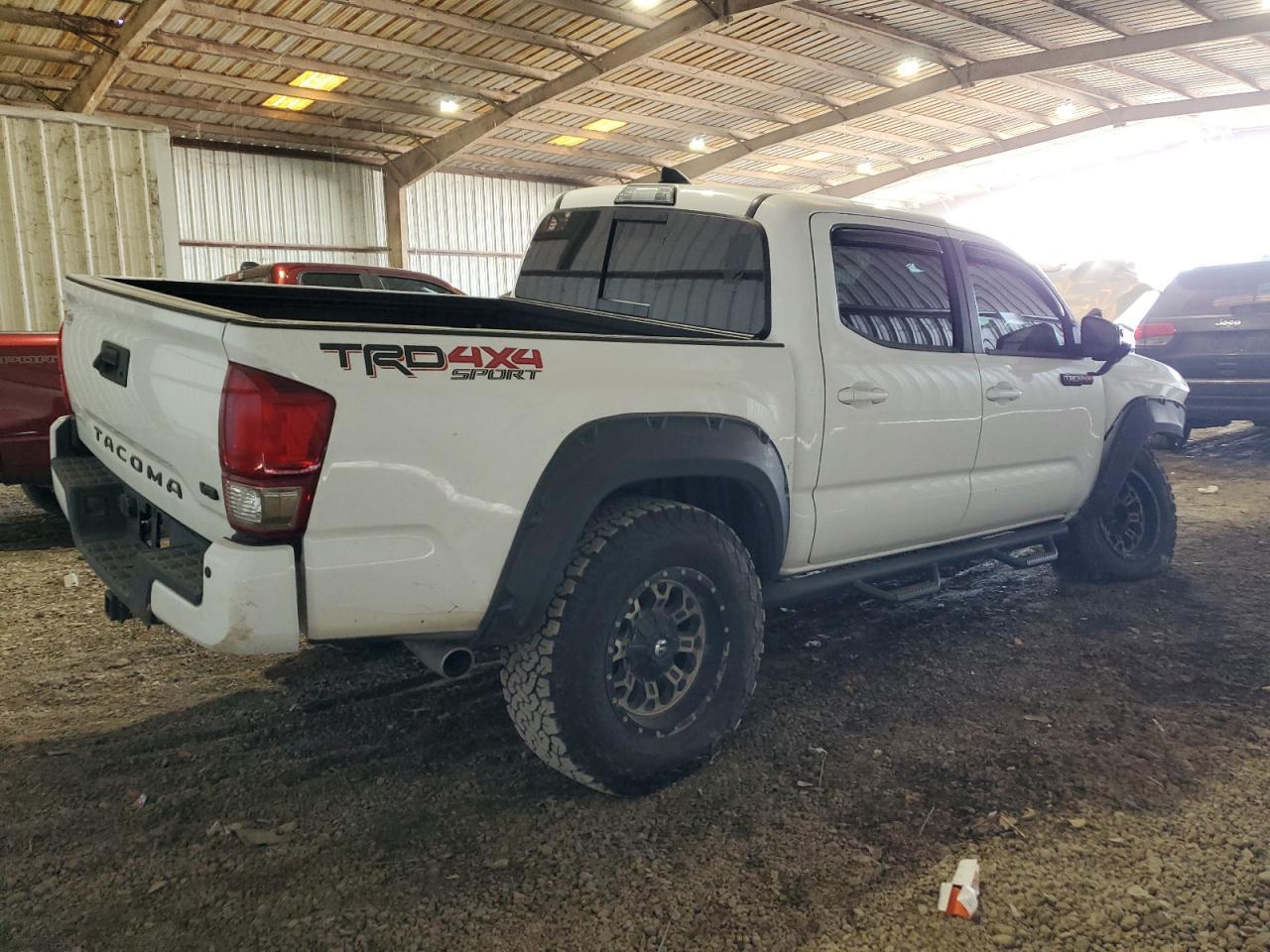 2017 TOYOTA TACOMA DOU - Фото 3