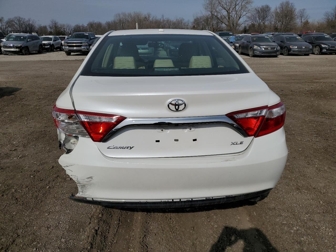2015 TOYOTA CAMRY LE - Image 6