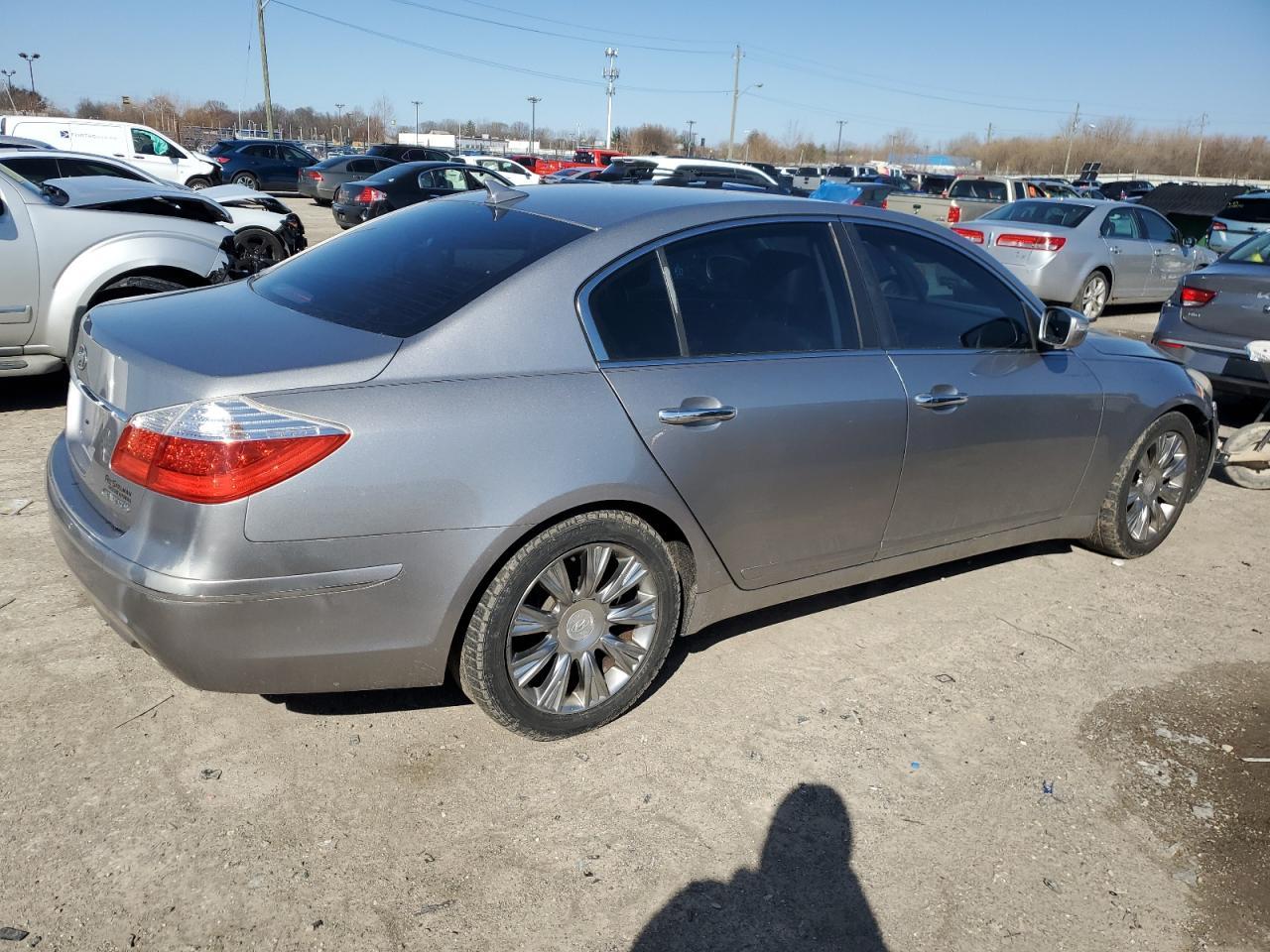 2011 HYUNDAI GENESIS 3. - Image 3