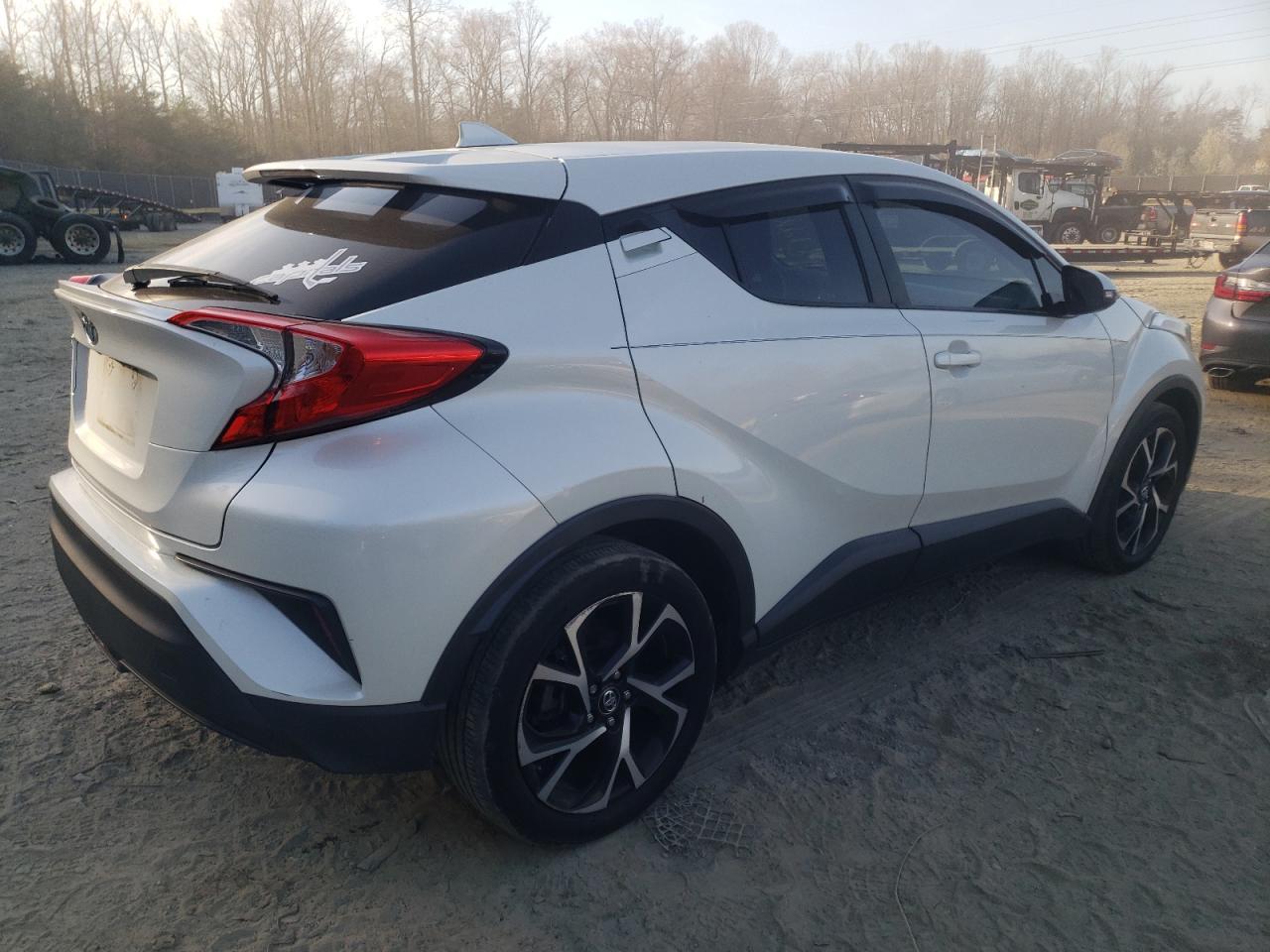 2018 TOYOTA C-HR XLE - Фото 3