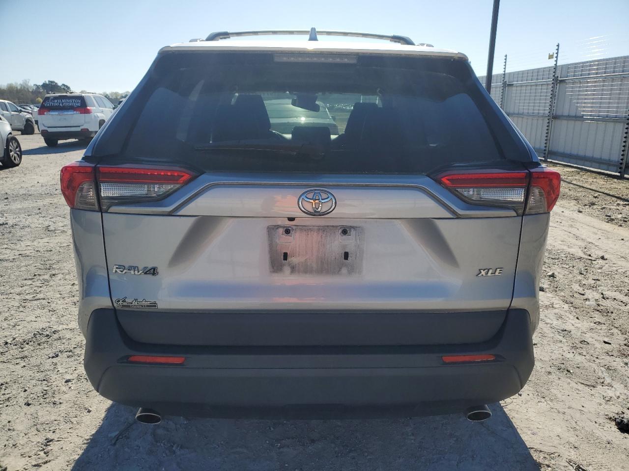 2019 TOYOTA RAV4 XLE P - Фото 6