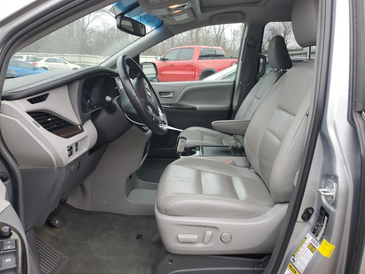 2015 TOYOTA SIENNA XLE - Фото 7
