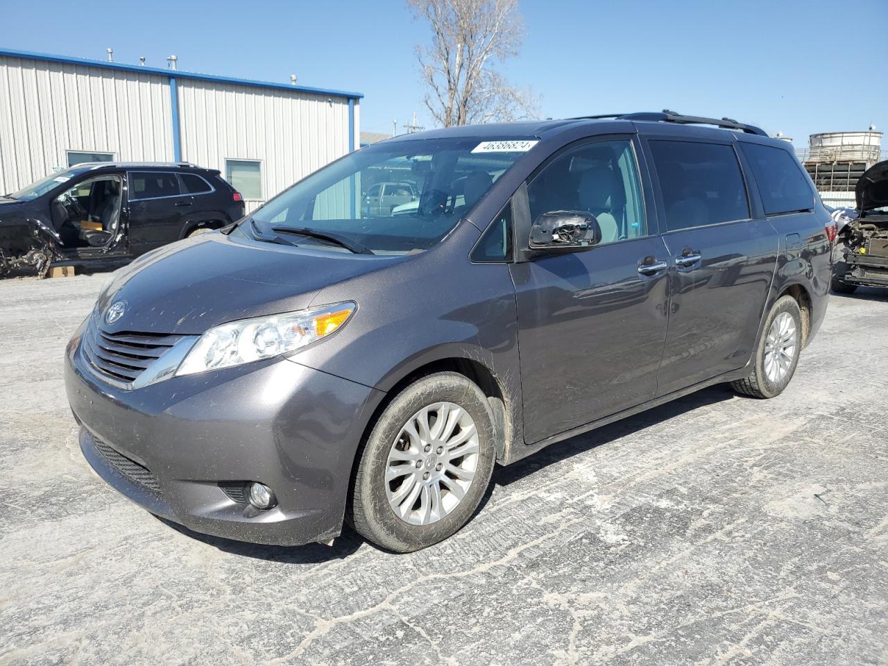 2015 TOYOTA SIENNA XLE