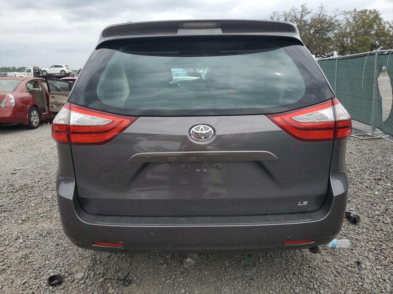 2015 TOYOTA SIENNA LE - Фото 6