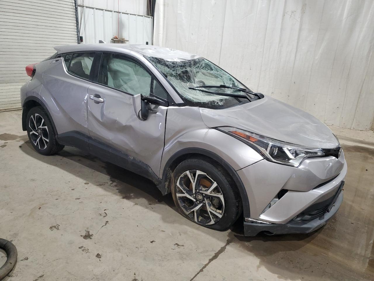 2018 TOYOTA C-HR XLE - Фото 4