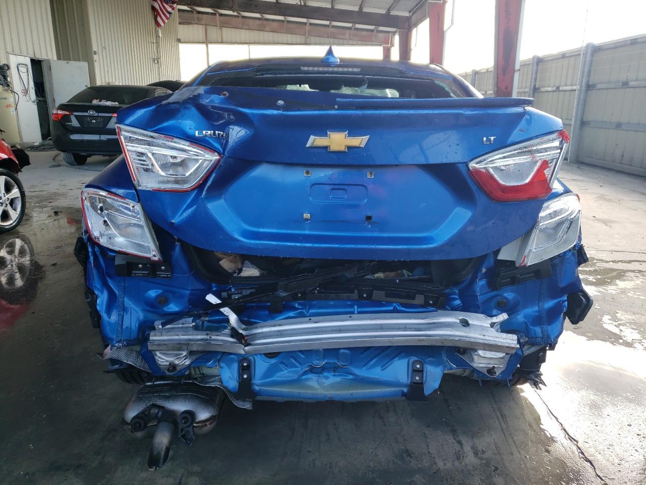 2017 CHEVROLET CRUZE LT - Image 6