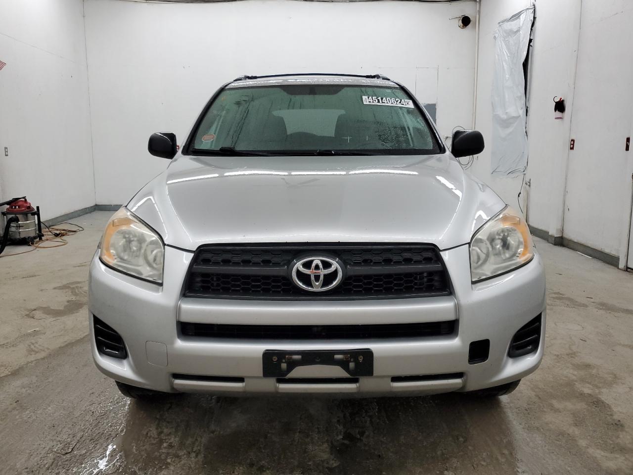 2011 TOYOTA RAV4 - Фото 5