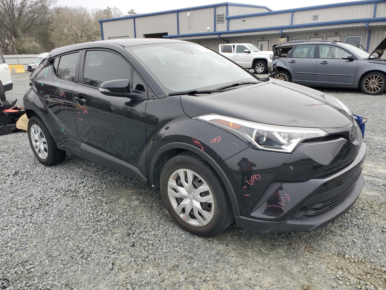 2019 TOYOTA C-HR XLE - Image 4