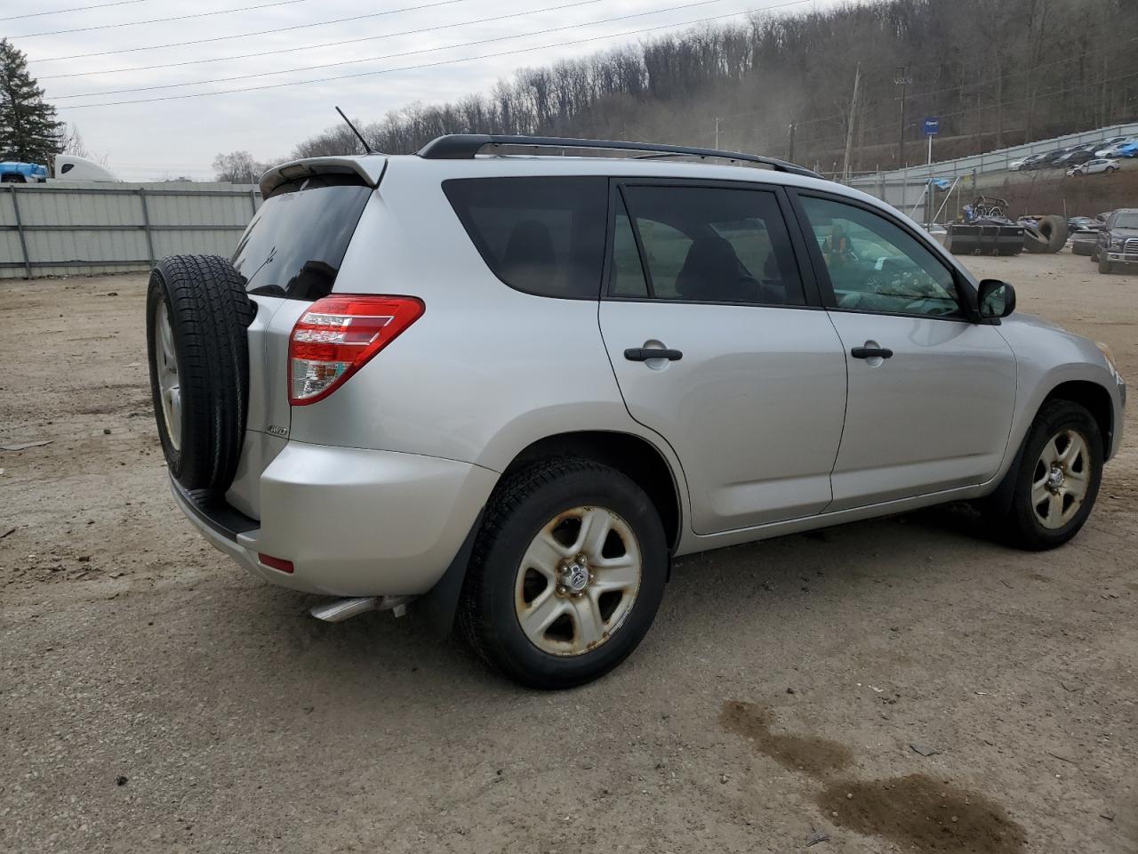 2011 TOYOTA RAV4 - Image 3