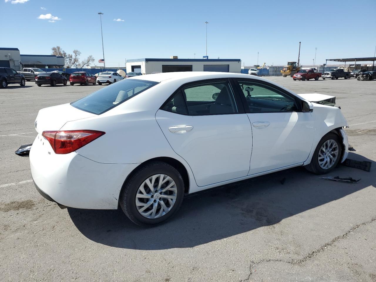 2019 TOYOTA COROLLA L - Фото 3