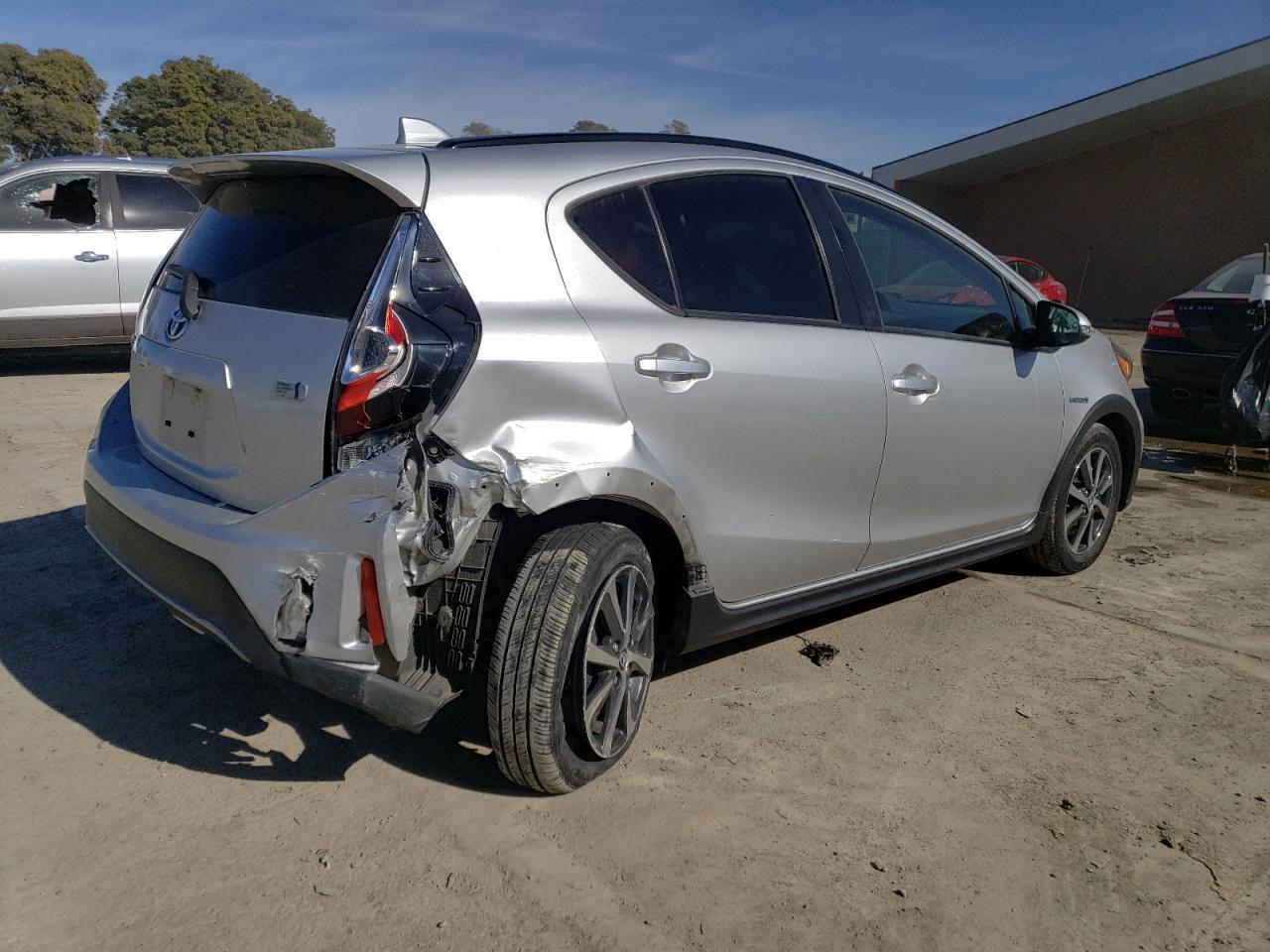 2018 TOYOTA PRIUS C - Image 3