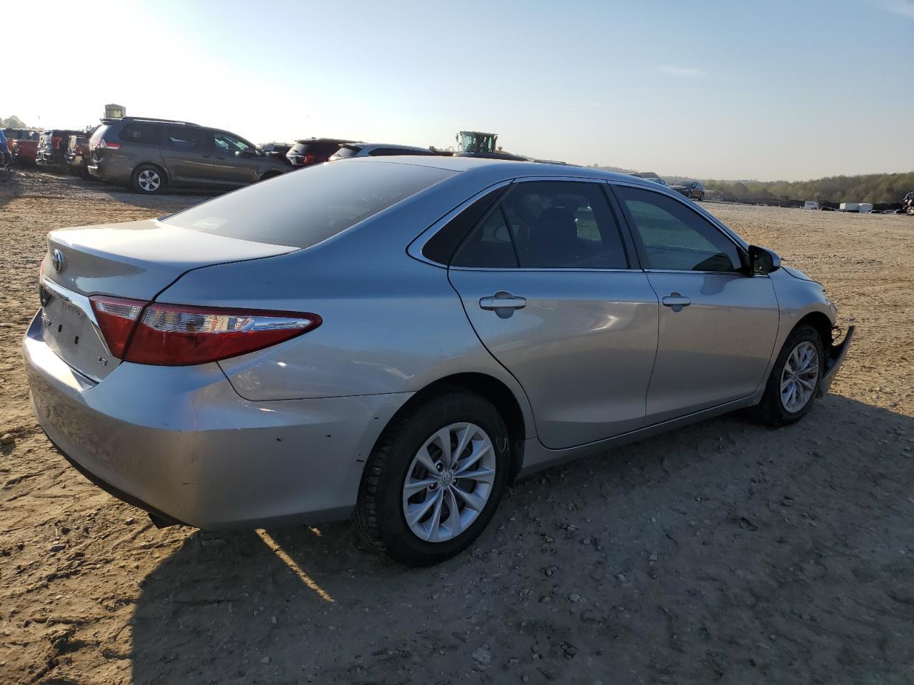 2016 TOYOTA CAMRY LE - Фото 3