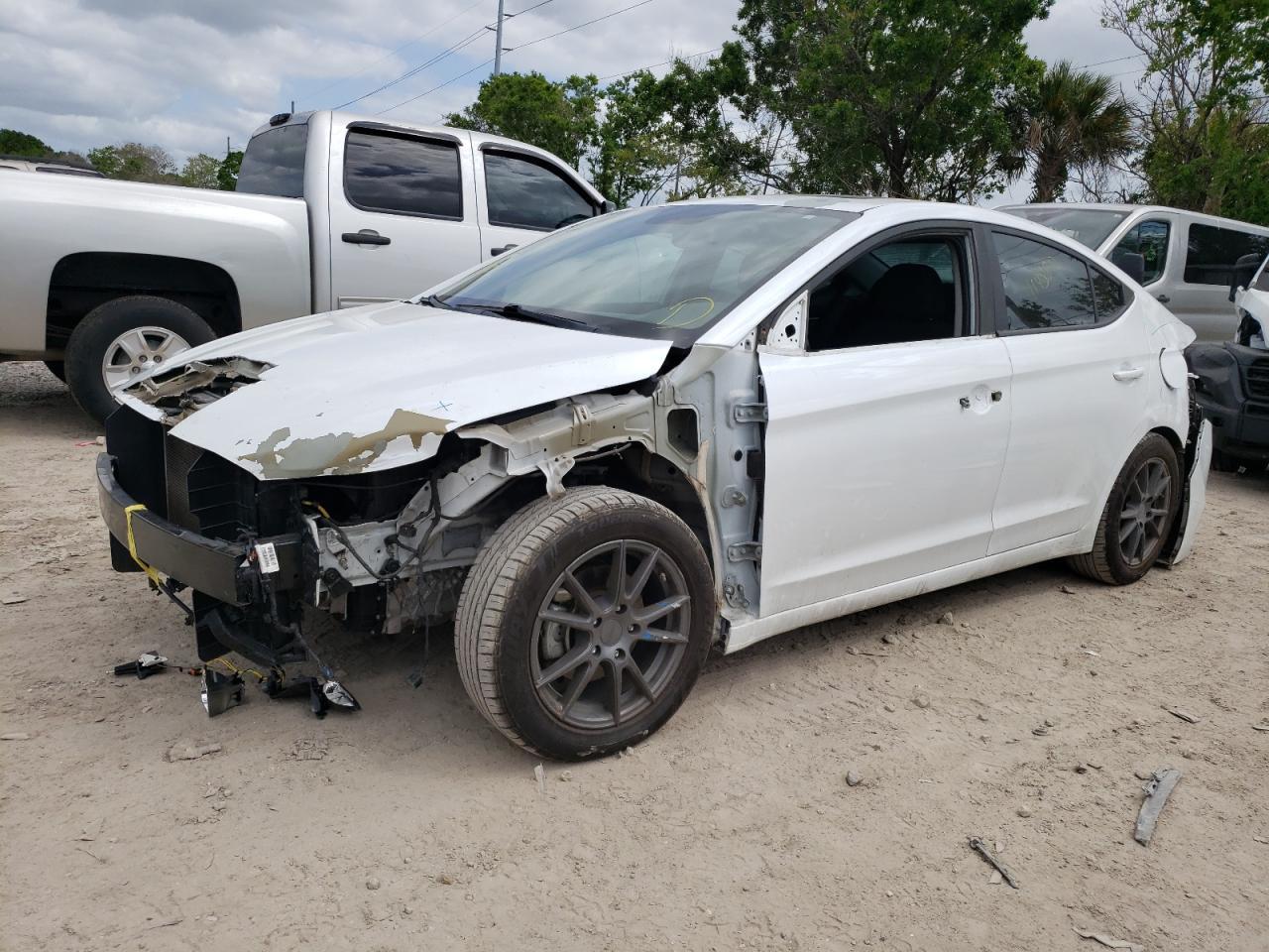 2018 HYUNDAI ELANTRA SE