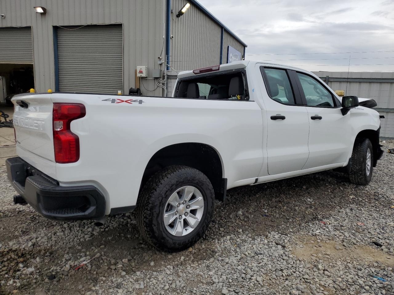 2024 CHEVROLET SILVERADO - Фото 3