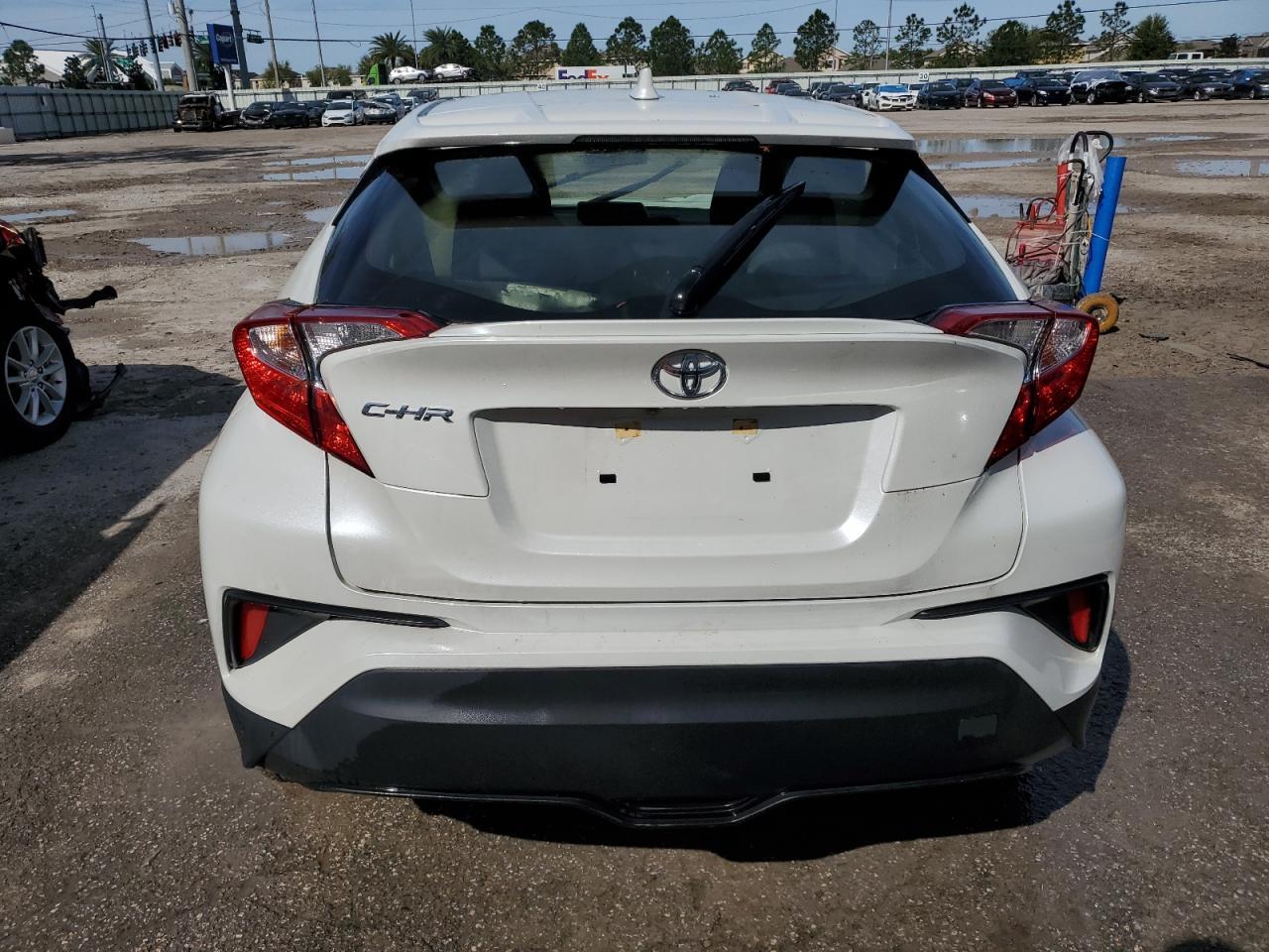 2021 TOYOTA C-HR XLE - Фото 6