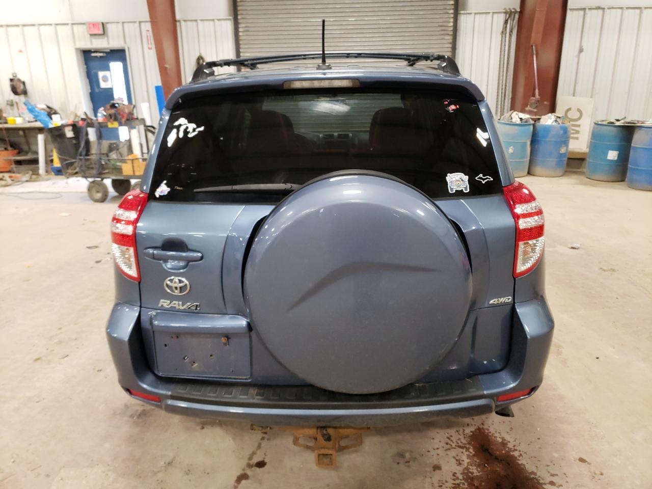 2011 TOYOTA RAV4 - Фото 6