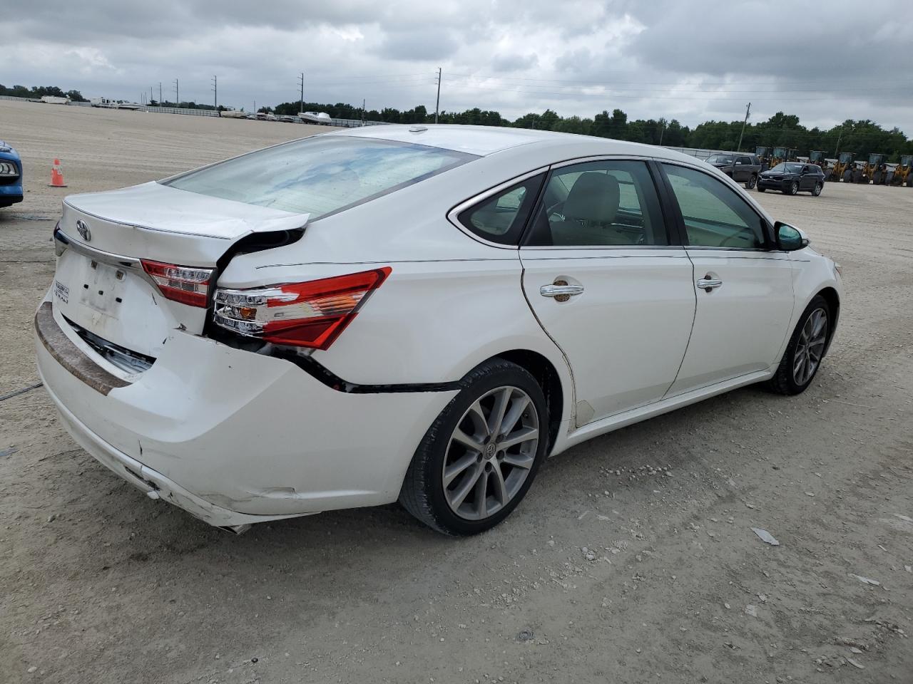 2014 TOYOTA AVALON BAS - Image 3