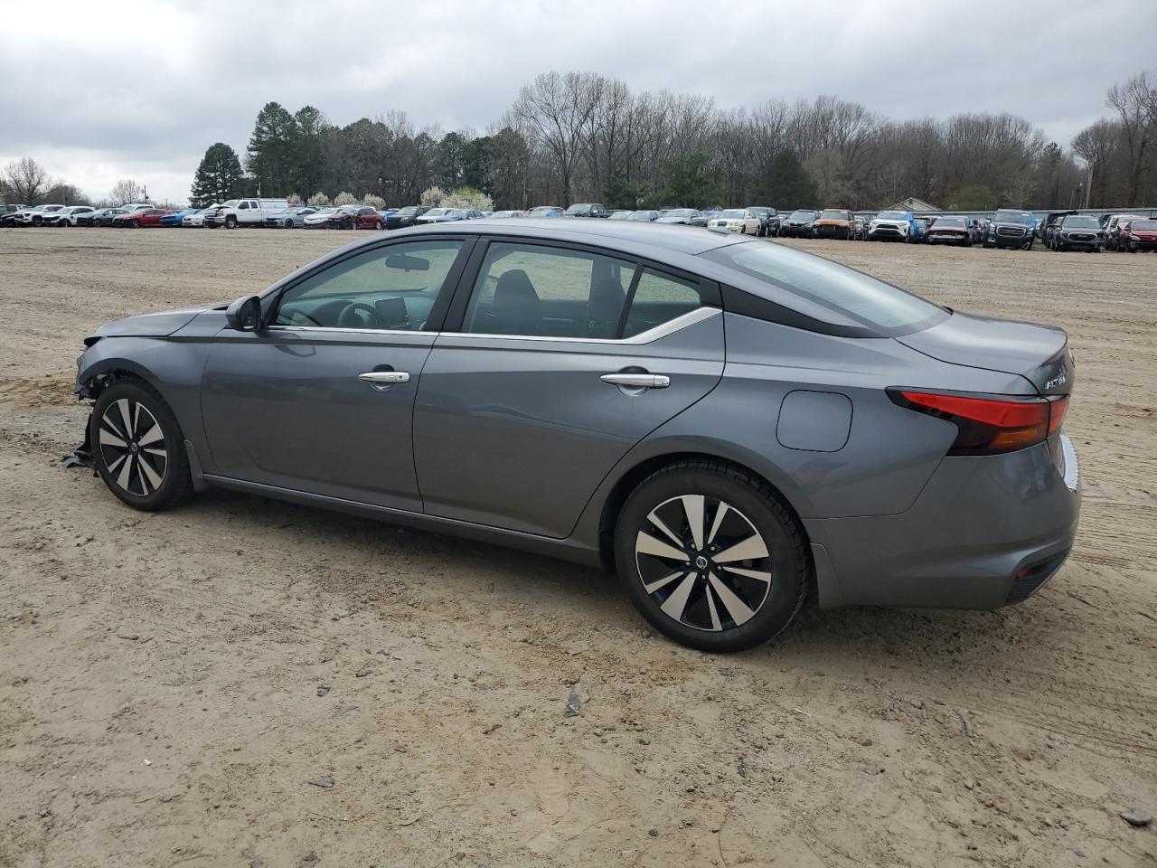2022 NISSAN ALTIMA SV - Image 2