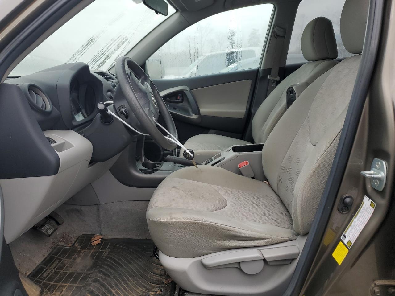 2011 TOYOTA RAV4 - Фото 7
